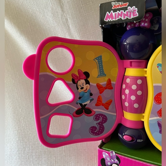 Disney junior MINNIE learning book with sound and lights. 12M + - Picture 8 of 12